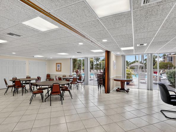 3050 NE 16th Avenue 107, Oakland Park FL 33334