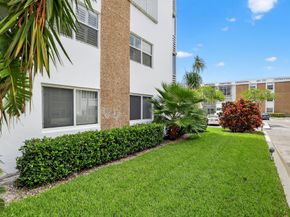 3050 NE 16th Avenue 107, Oakland Park FL 33334