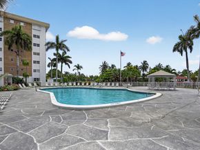 3050 NE 16th Avenue 107, Oakland Park FL 33334