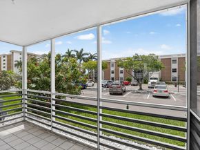 3050 NE 16th Avenue 107, Oakland Park FL 33334