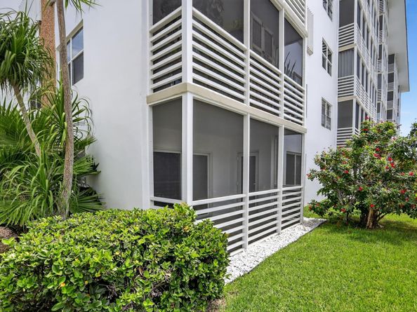3050 NE 16th Avenue 107, Oakland Park FL 33334
