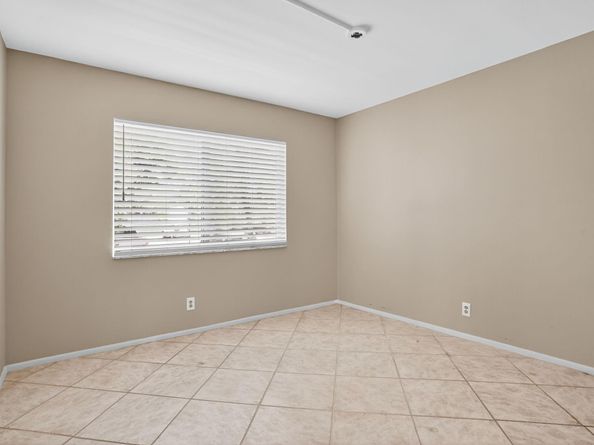 3050 NE 16th Avenue 107, Oakland Park FL 33334