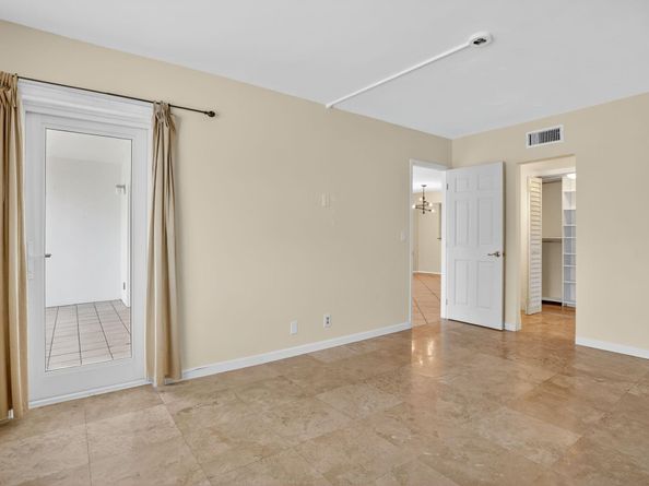 3050 NE 16th Avenue 107, Oakland Park FL 33334
