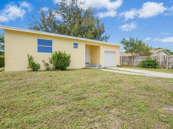 4301 Pinewood Avenue, West Palm Beach FL 33407