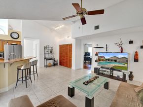 1541 W Oak Knoll Cir, Davie FL 33324