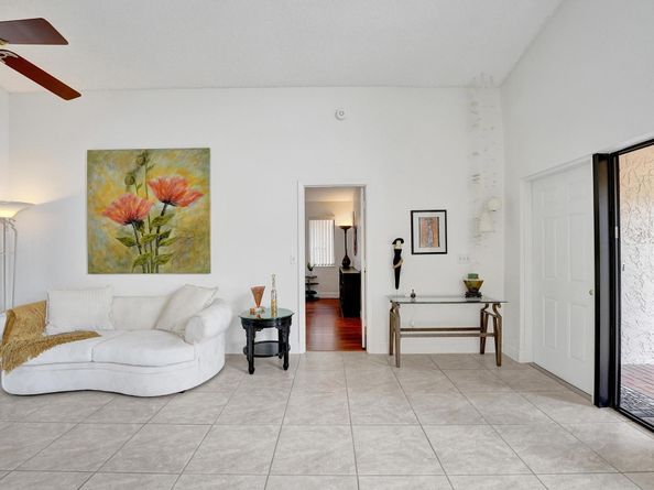 1541 W Oak Knoll Cir, Davie FL 33324