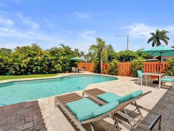 1541 W Oak Knoll Cir, Davie FL 33324