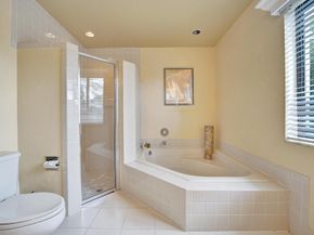 1541 W Oak Knoll Cir, Davie FL 33324