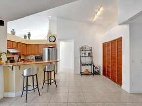1541 W Oak Knoll Cir, Davie FL 33324