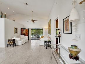 1541 W Oak Knoll Cir, Davie FL 33324