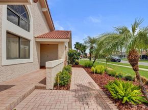 1541 W Oak Knoll Cir, Davie FL 33324