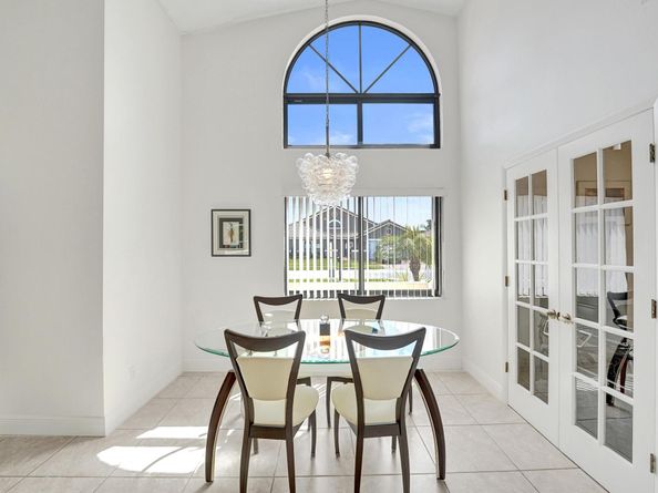 1541 W Oak Knoll Cir, Davie FL 33324