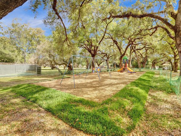 1541 W Oak Knoll Cir, Davie FL 33324
