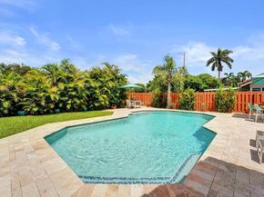 1541 W Oak Knoll Cir, Davie FL 33324