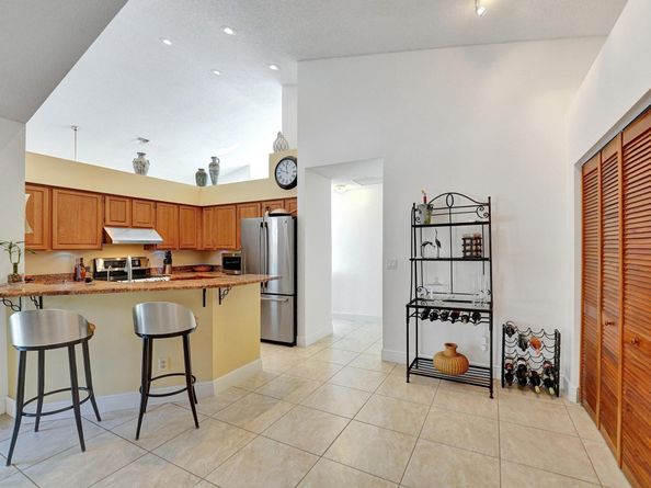1541 W Oak Knoll Cir, Davie FL 33324