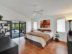 1541 W Oak Knoll Cir, Davie FL 33324