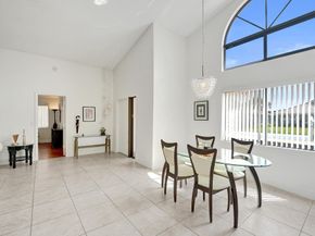 1541 W Oak Knoll Cir, Davie FL 33324