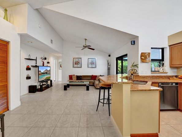 1541 W Oak Knoll Cir, Davie FL 33324