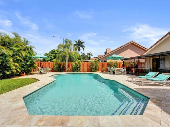 1541 W Oak Knoll Cir, Davie FL 33324