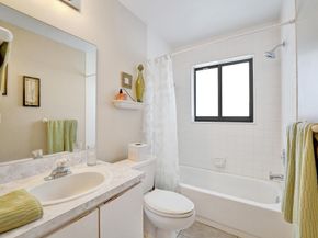 1541 W Oak Knoll Cir, Davie FL 33324