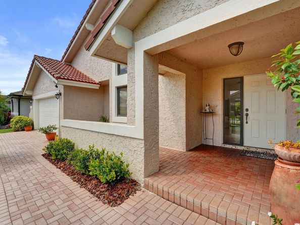 1541 W Oak Knoll Cir, Davie FL 33324