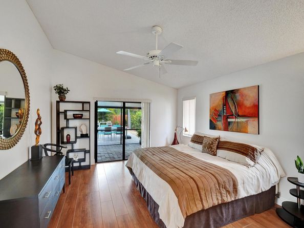 1541 W Oak Knoll Cir, Davie FL 33324