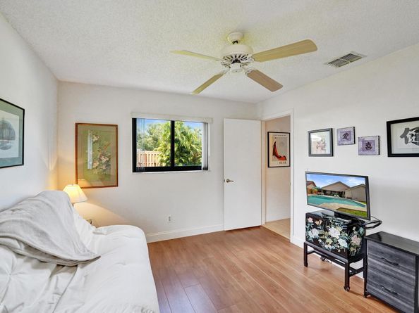 1541 W Oak Knoll Cir, Davie FL 33324