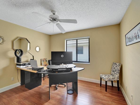 1541 W Oak Knoll Cir, Davie FL 33324