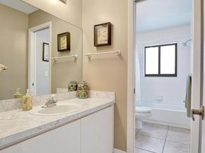 1541 W Oak Knoll Cir, Davie FL 33324