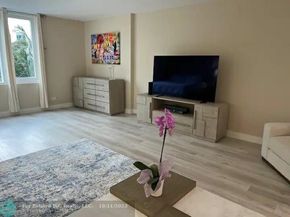 2301 Collins Ave 327, Miami Beach FL 33139