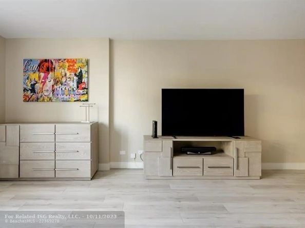 2301 Collins Ave 327, Miami Beach FL 33139