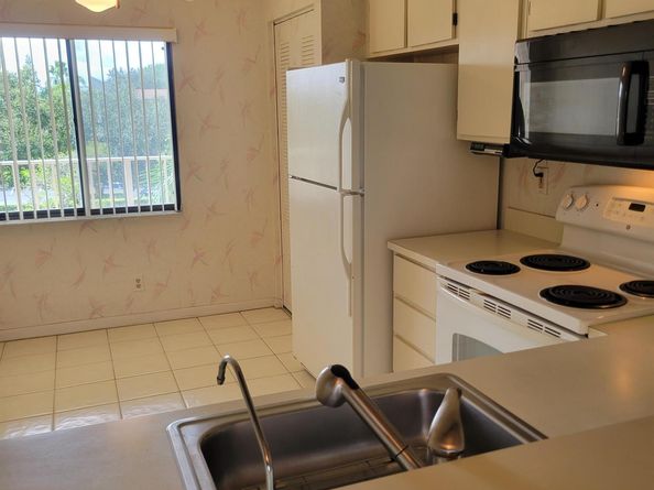 7351 Kinghurst Drive 404, Delray Beach FL 33446