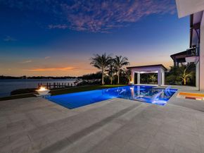 88 W Riverside Drive, Jupiter FL 33469