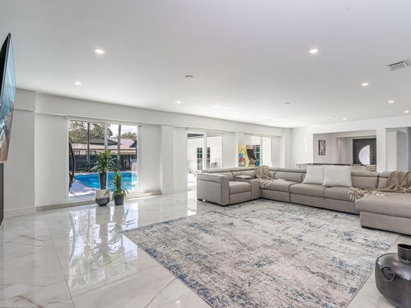 15201 SW 74th Place, Palmetto Bay FL 33157