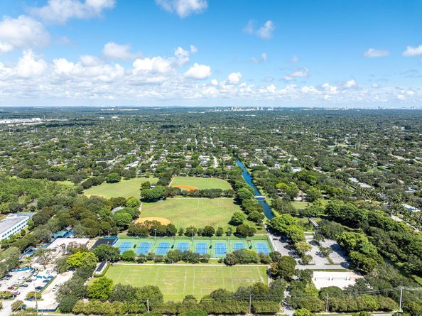 15201 SW 74th Place, Palmetto Bay FL 33157