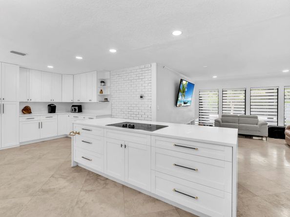 11800 NW 25th St, Plantation FL 33323