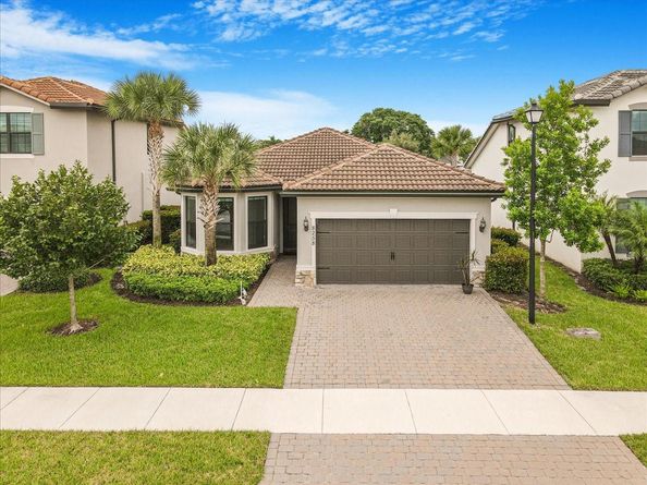 8258 NW 79th Ave, Tamarac FL 33321