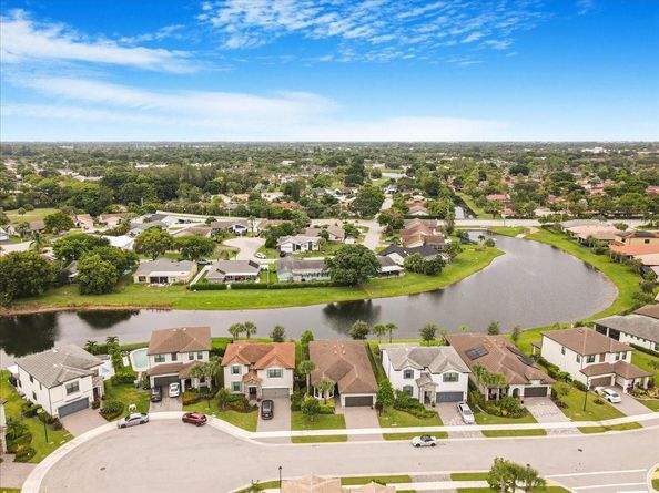 8258 NW 79th Ave, Tamarac FL 33321