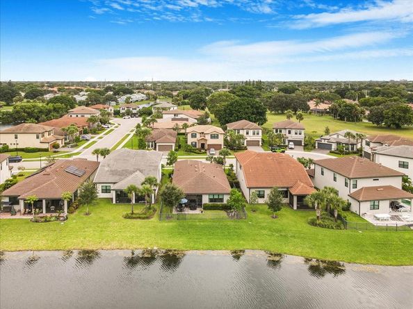 8258 NW 79th Ave, Tamarac FL 33321