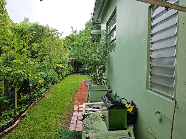 13025 NW 1st Ct, Miami FL 33168