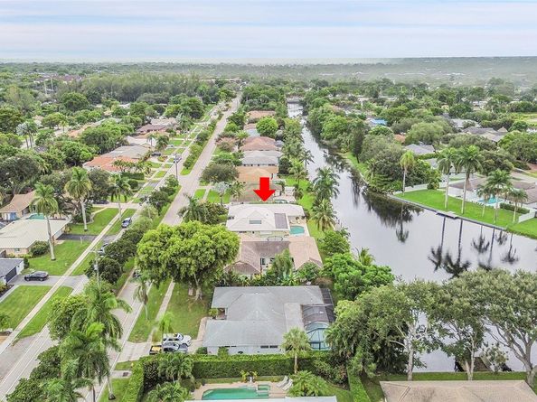 240 El Dorado Pkwy, Plantation FL 33317