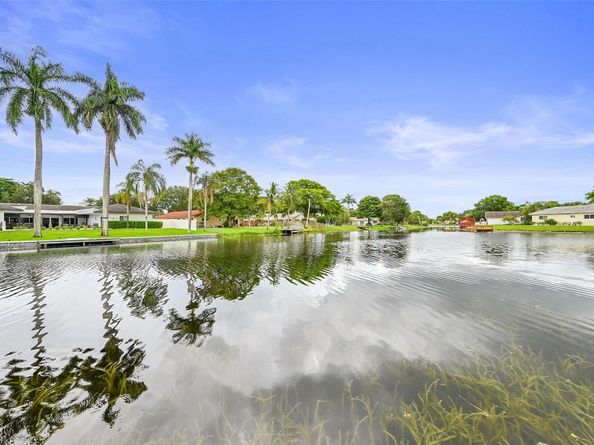 240 El Dorado Pkwy, Plantation FL 33317