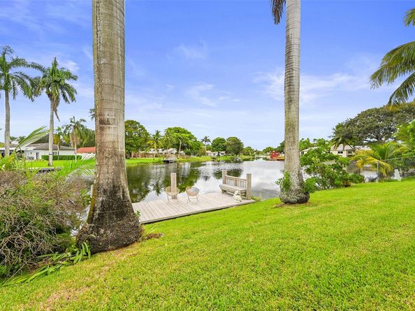 240 El Dorado Pkwy, Plantation FL 33317