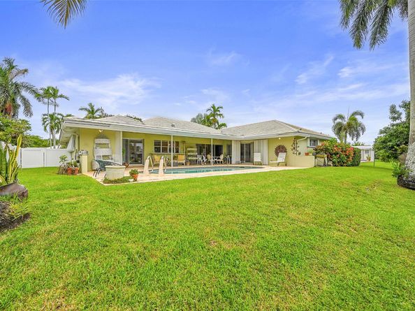 240 El Dorado Pkwy, Plantation FL 33317