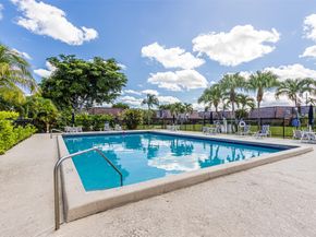 7546 Courtyard Run E, Boca Raton FL 33433