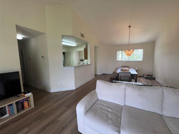 3421 NW 44th St 205, Lauderdale Lakes FL 33309