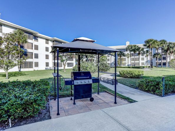 3516 Whitehall Drive 101, West Palm Beach FL 33401