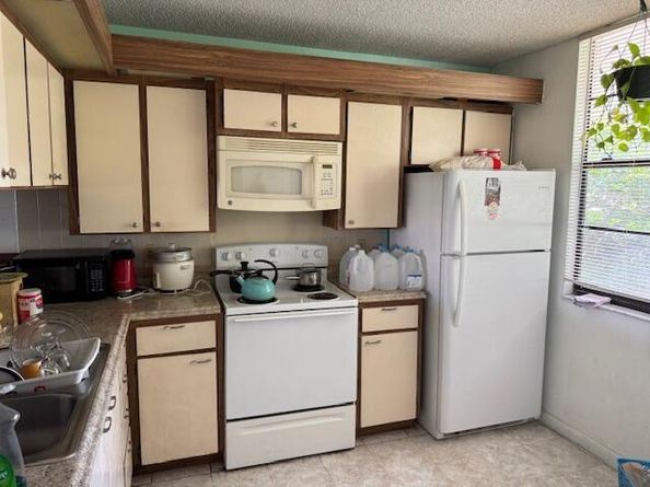 3516 Whitehall Drive 101, West Palm Beach FL 33401