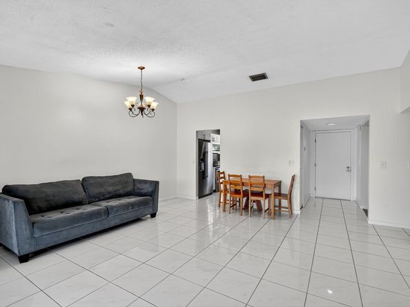 20 Camden Lane, Boynton Beach FL 33426