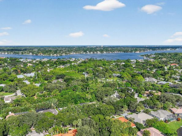 6333 Winding Lake Drive, Jupiter FL 33458